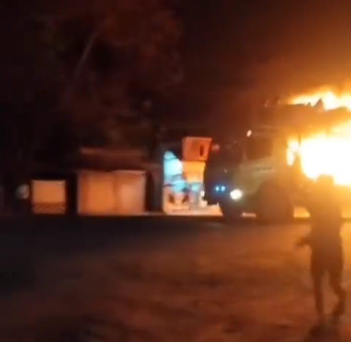 Truk Bermuatan 46 Unit Sepeda Motor Ludes Terbakar, Kerugian Capai Rp2 Miliar